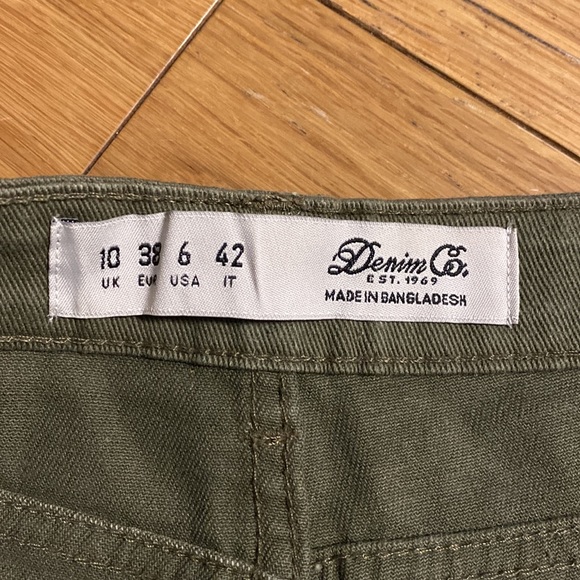 Olive green shorts - Picture 2 of 3